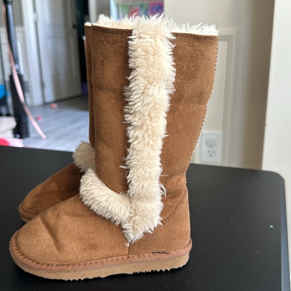 Tall brown fall/winter toddler boots with faux fur - Picture 2 of 6